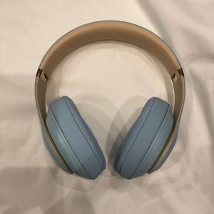 Light Blue Beats Studio 3 by Dr. Dre